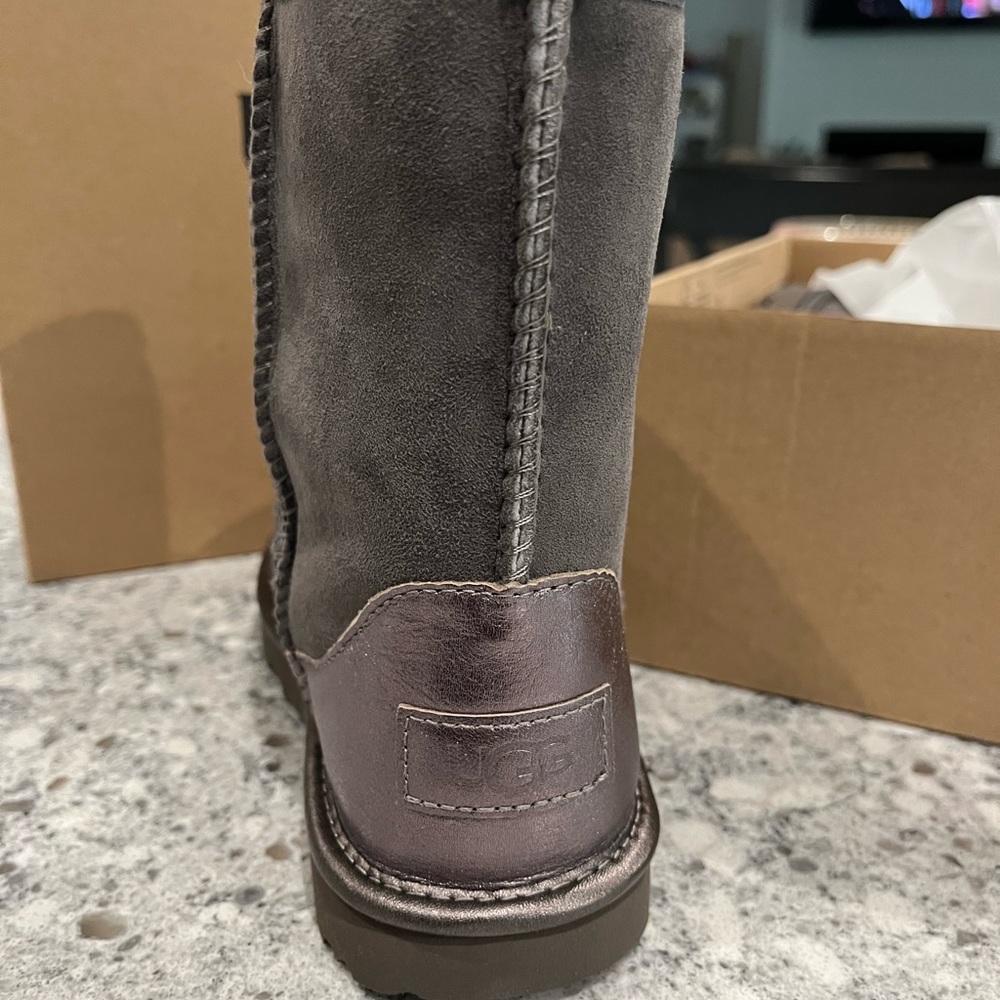 UGG Classic II Shine Genuine Shearling Boot (Little Kid & Big Kid)